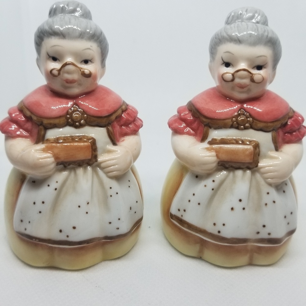 Vintage Salt & Pepper Shakers Old Lady Antique